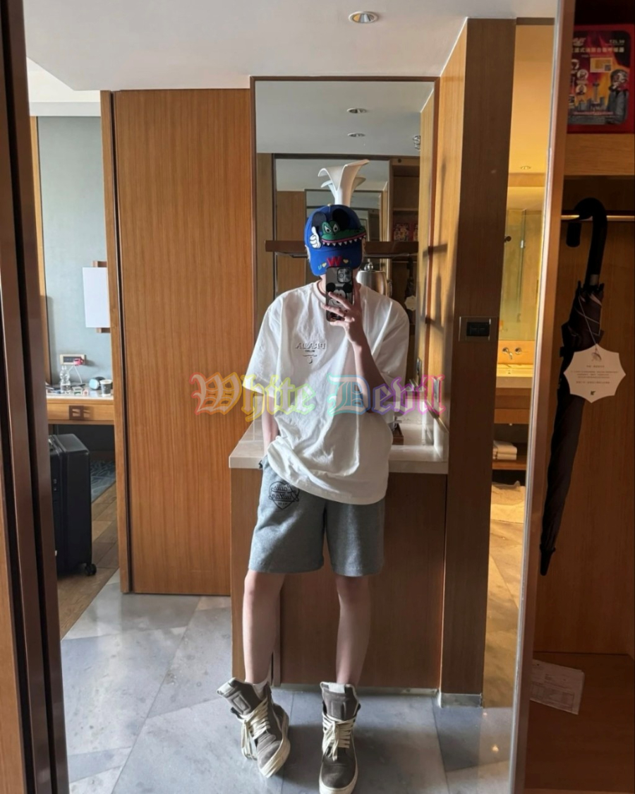 하얀악마 프라다 반팔티 (1).jpg